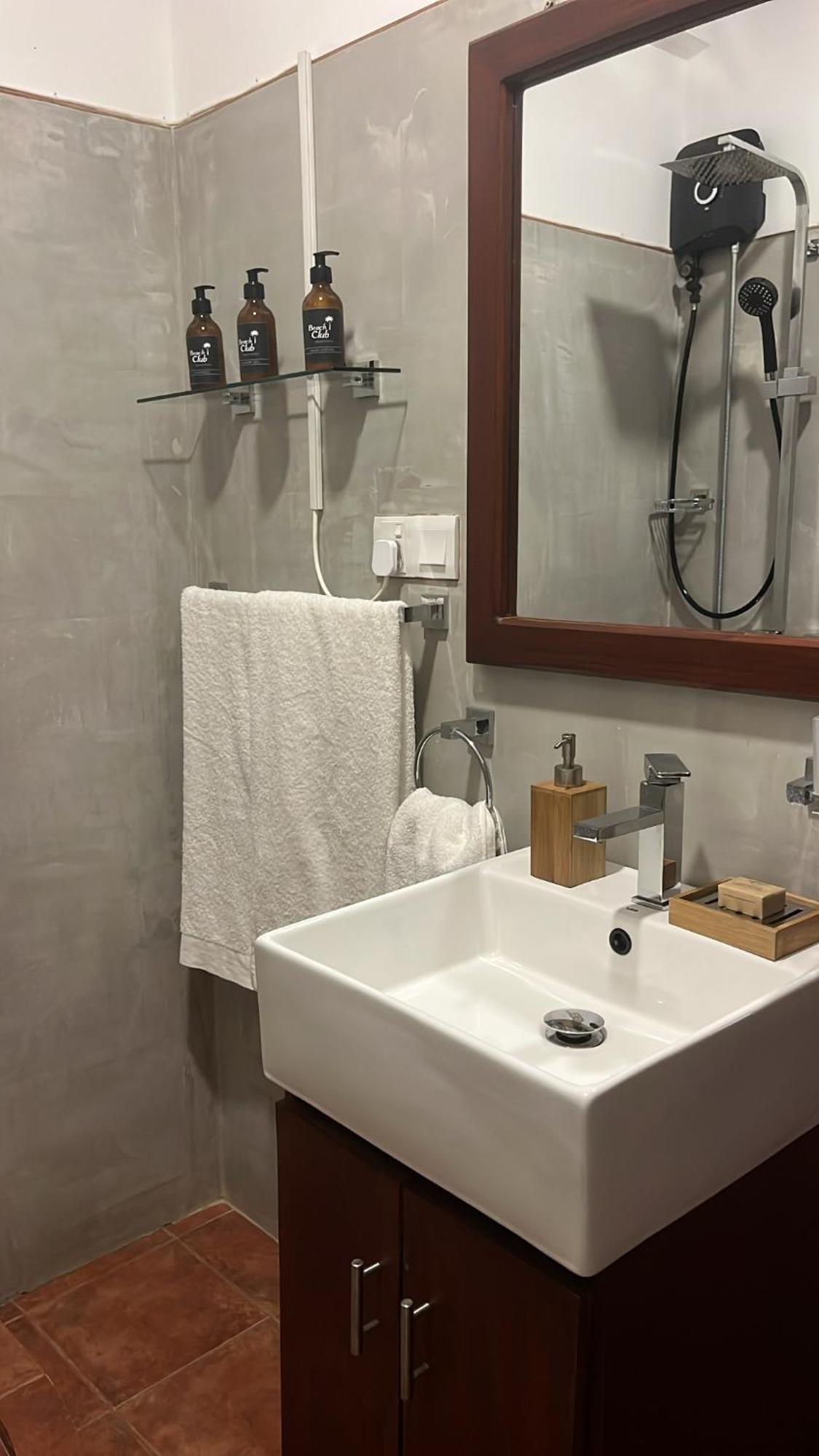 Beach Club Apartments Induruwa Zewnętrze zdjęcie